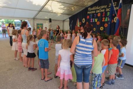 KNOBLEHARJEVO 2012- Otroški živ žav 5